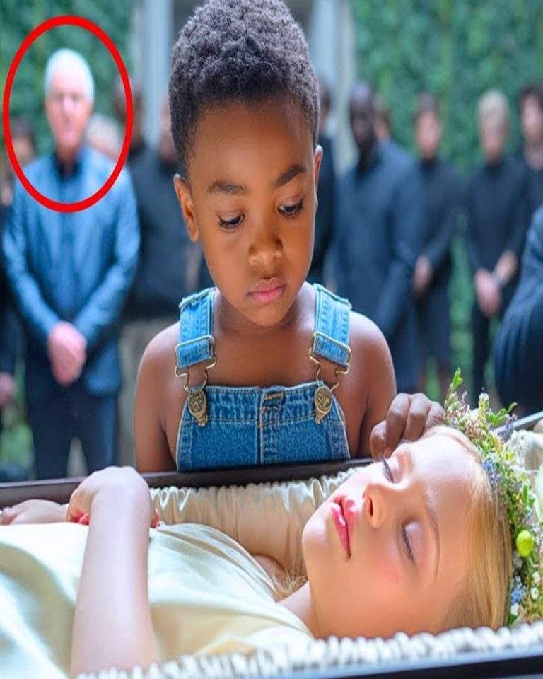 Niño Sin Hogar Interrumpe El Funeral y Le Dice Al Padre De La Fallecida “El Asesino Está Allá Atrás”